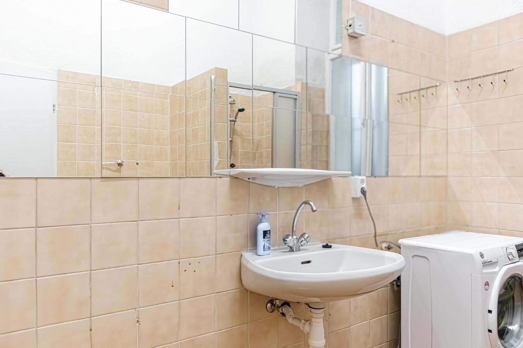 Chic Apartment - Very Central And Well Connected Bécs Kültér fotó